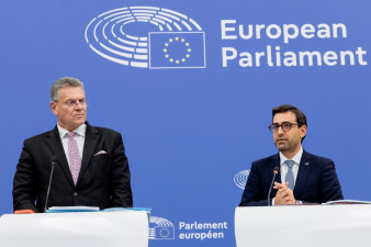 P 067979 00 01 02 HIGH 660394